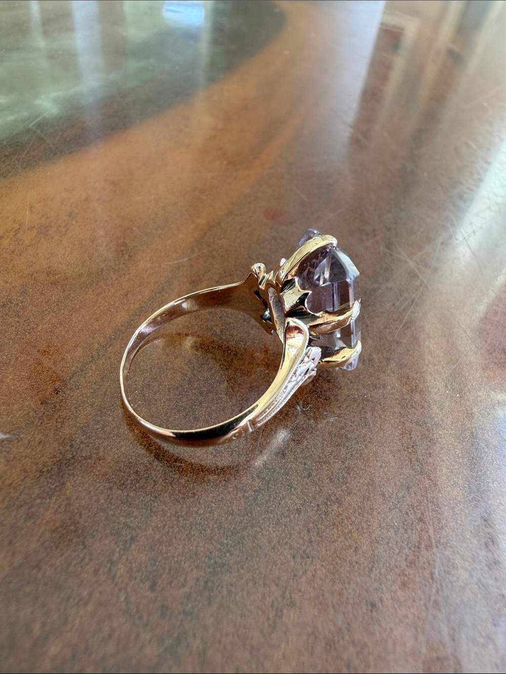 Vintage 14K Yellow Gold Ring with Light Purple Emerald-Cut Amethyst. - Picture 2 of 5